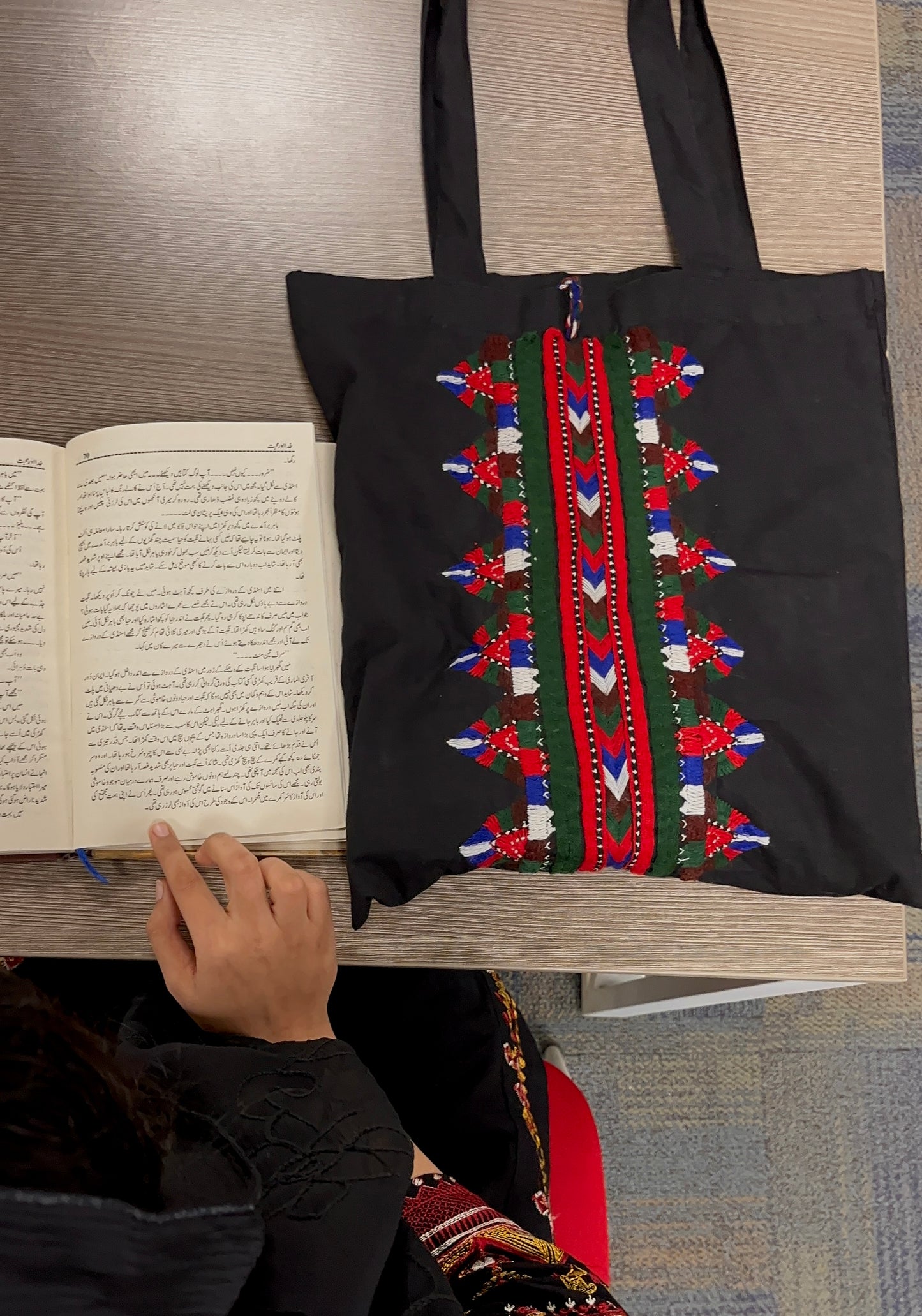 Kapnal Tote Bag - Hand Embroidered